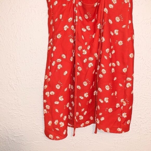 Finders Keepers Mae Mini Dress in Red Daisy - Picture 12 of 16